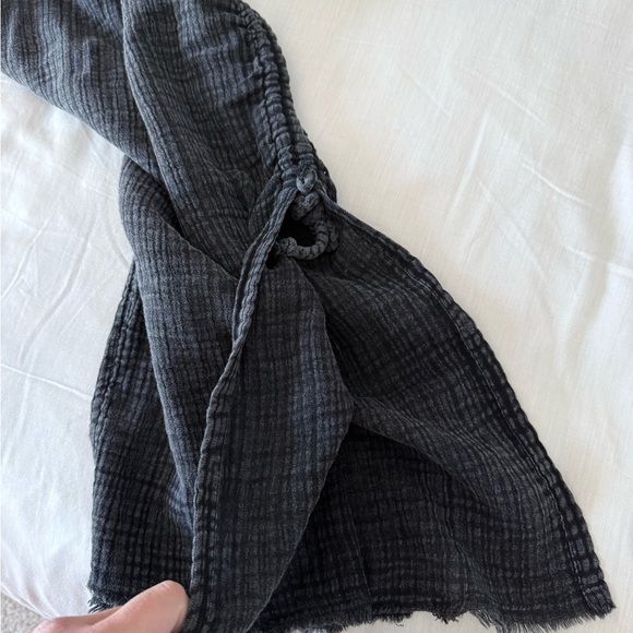 Out from under gauze pants - Picture 5 of 5